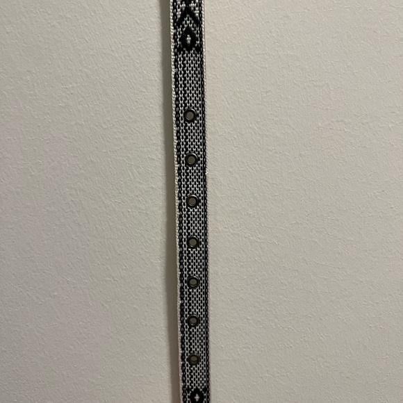 Black and white stitched skinny belt. Size M/L - Picture 3 of 4